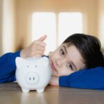 Educația financiară pentru copii: cum să vorbești despre bani și economii