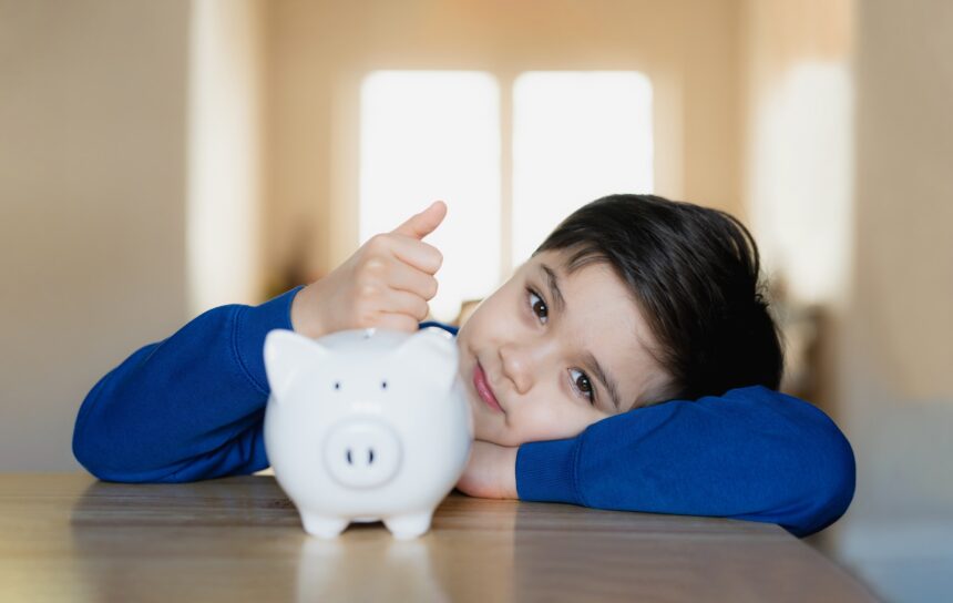 Educația financiară pentru copii: cum să vorbești despre bani și economii